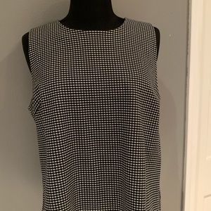 Stretchy sleeveless top